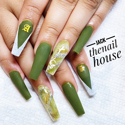 nails
